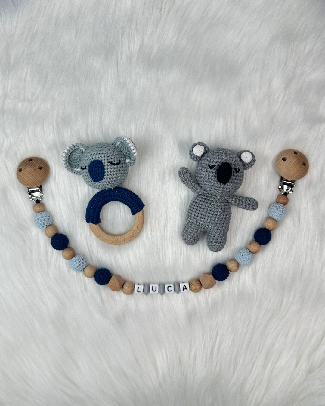 Häkel-Set L – Greifling, Schnullerkette & Kuscheltier