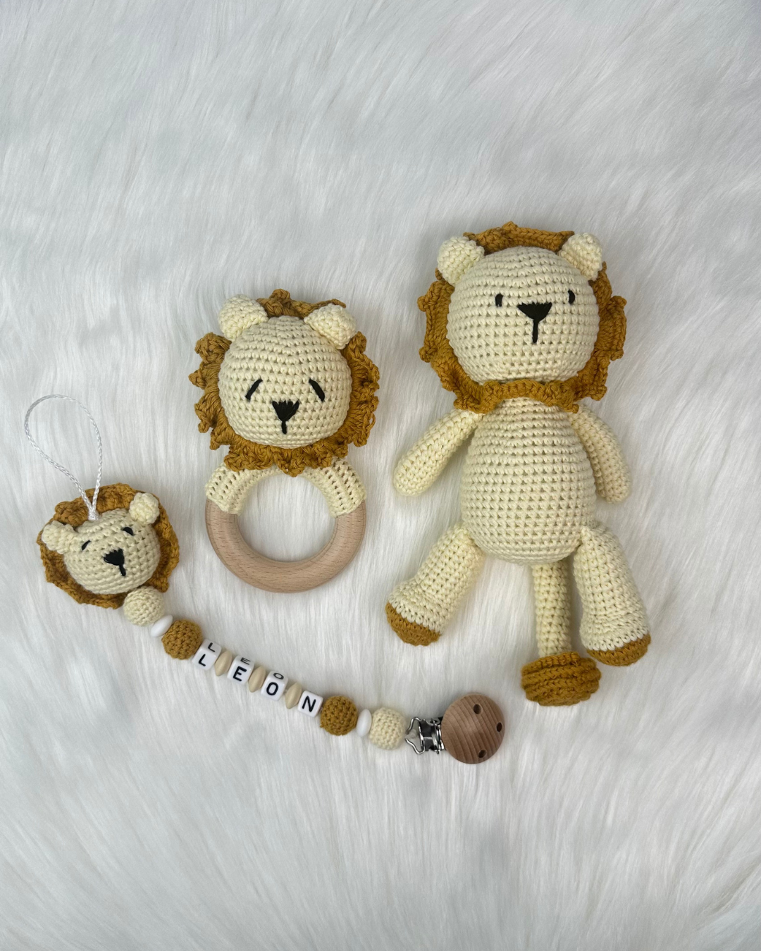 Häkel-Set L – Greifling, Schnullerkette & Kuscheltier