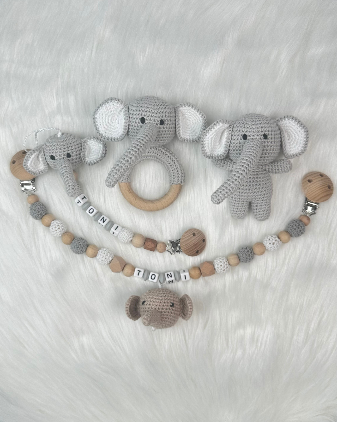 Häkel-Set XL – Greifling, Schnullerkette, Kuscheltier & Kinderwagenkette