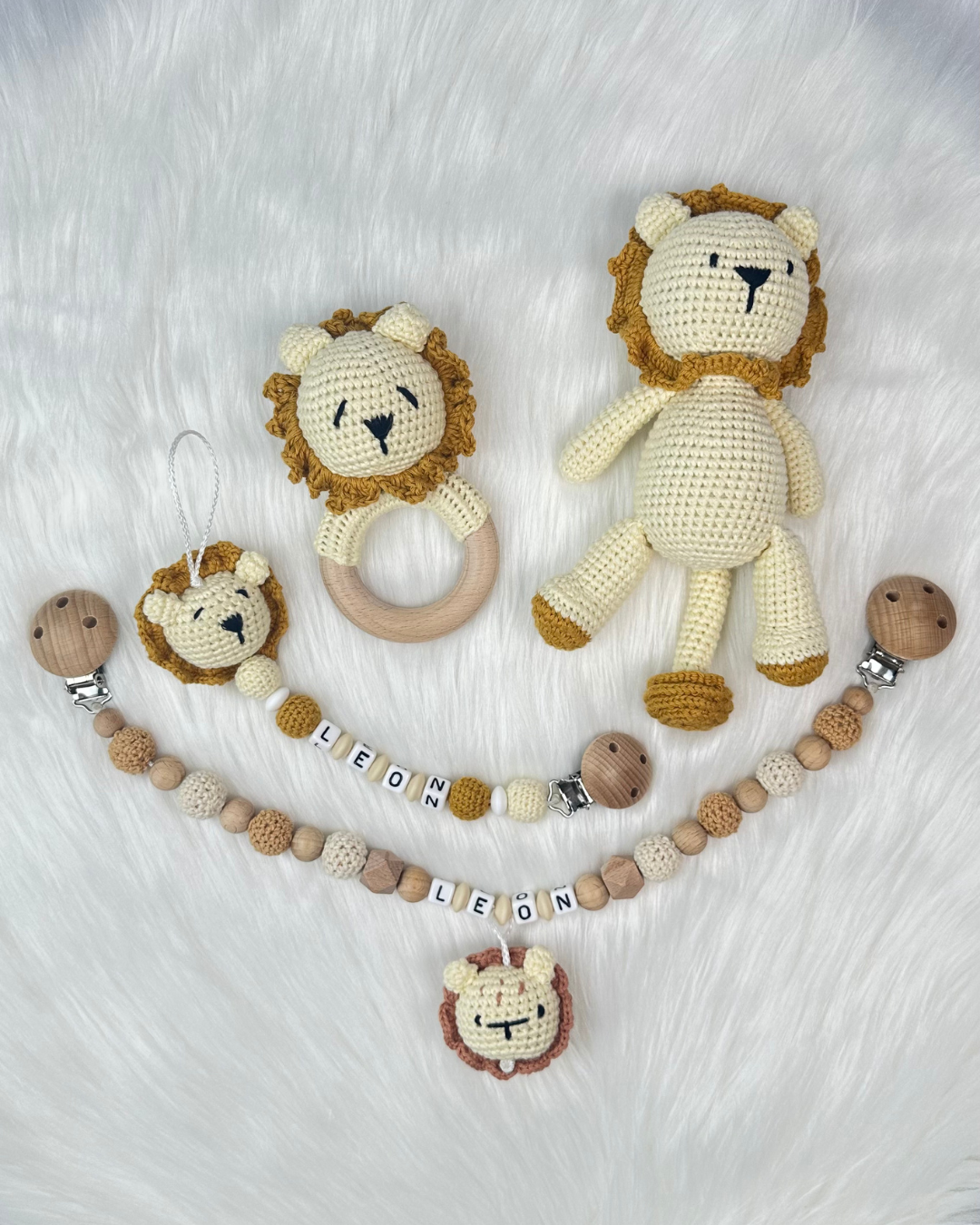Häkel-Set XL – Greifling, Schnullerkette, Kuscheltier & Kinderwagenkette